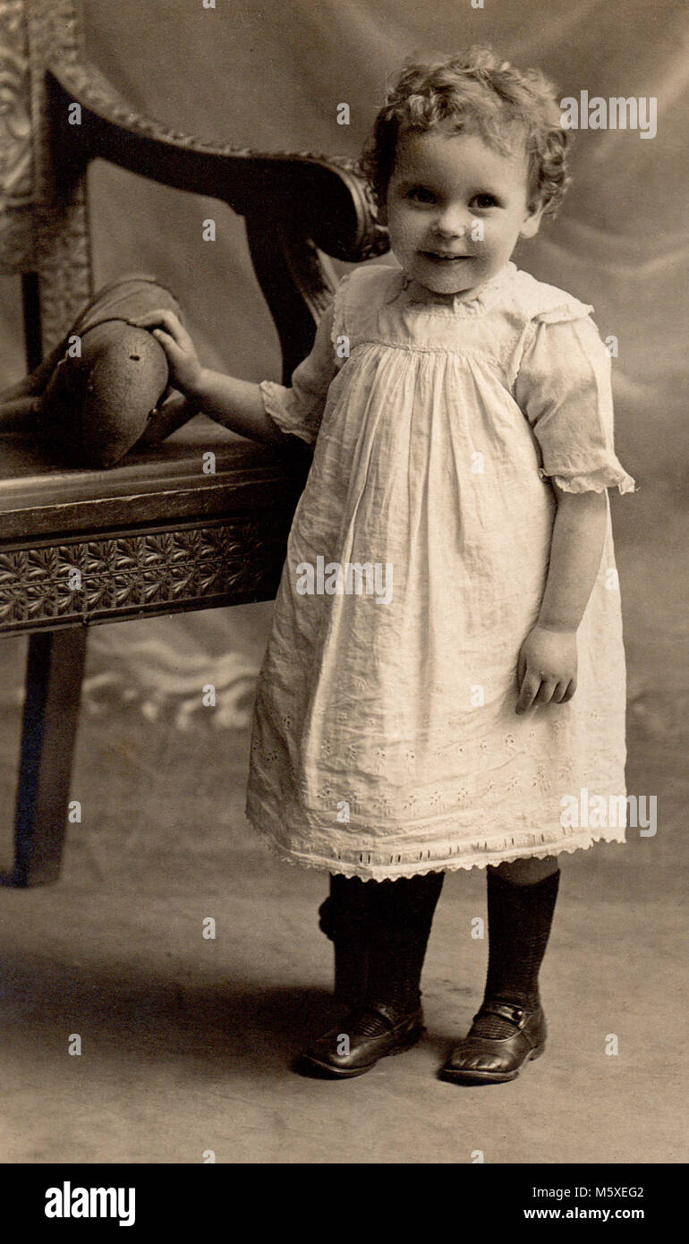 Margaret Perrett, âgé d'environ 4, né en 1912, décédé en 1990. Photographie datée 1916 Banque D'Images