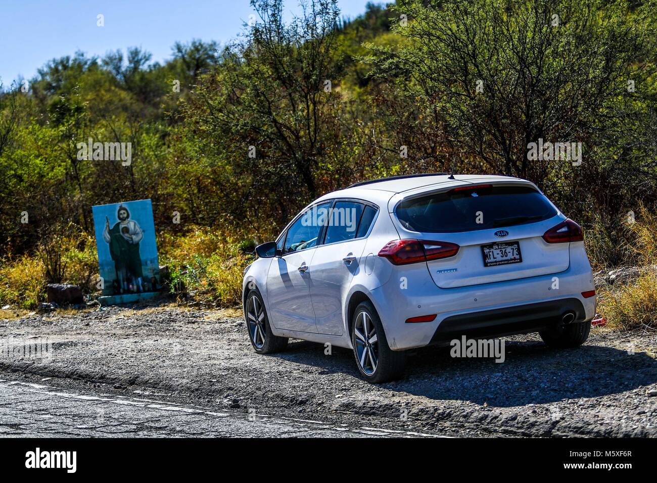 Autel con la Imagen de San Judas Tadeo a la salida de el municipio de Cumpas en Sonora au Mexique. Se pueden ver por casi todo el territorio sonorense inc Banque D'Images Autel con la Imagen de San Judas Tadeo a la salida de el municipio de Cumpas en Sonora au Mexique. Se pueden ver por casi todo el territorio sonorense inc Banque D'Images