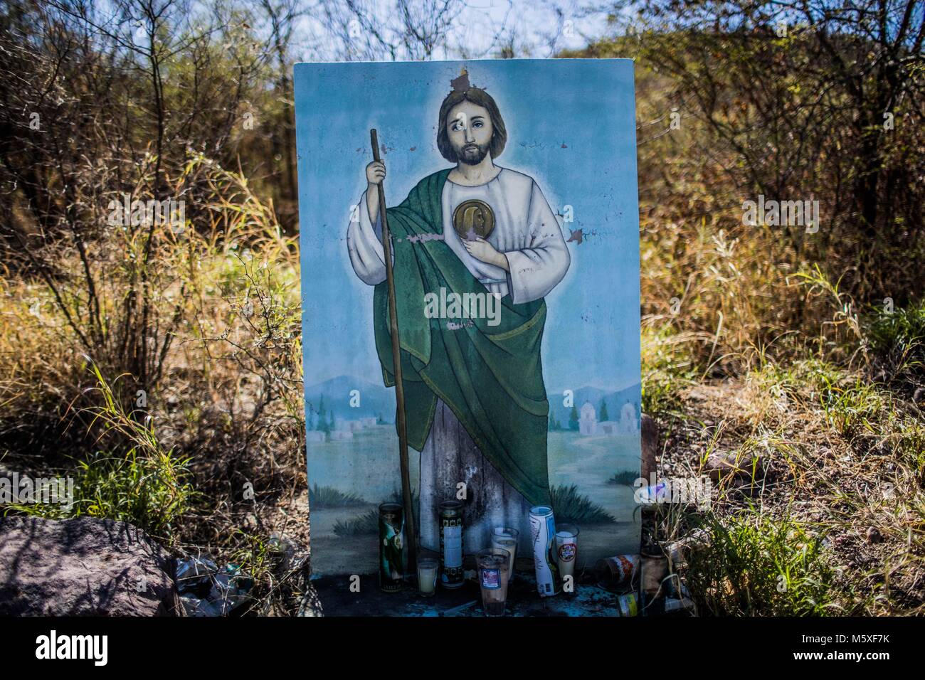 Autel con la Imagen de San Judas Tadeo a la salida de el municipio de Cumpas en Sonora au Mexique. Se pueden ver por casi todo el territorio sonorense inc Banque D'Images Autel con la Imagen de San Judas Tadeo a la salida de el municipio de Cumpas en Sonora au Mexique. Se pueden ver por casi todo el territorio sonorense inc Banque D'Images