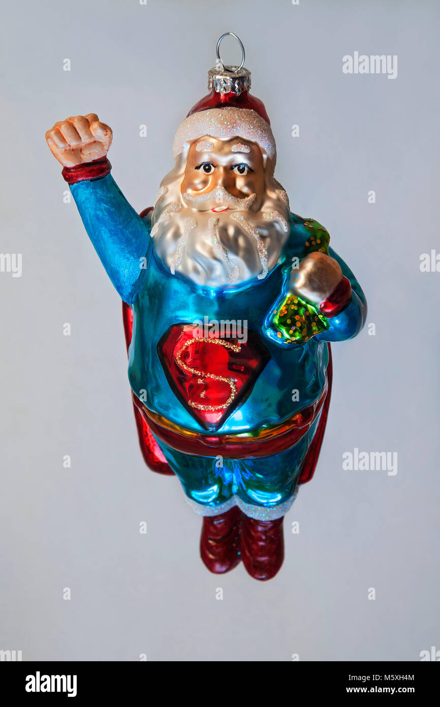 Santa Claus comme Superman, Boule de Noël, décoration Banque D'Images