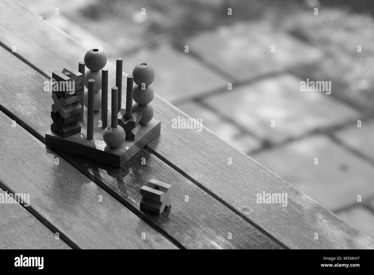 OX (tic tac toe) bois jeu en utilisant comme fond de l'orientation stratégique, de la planification. concept ton noir et blanc. Banque D'Images