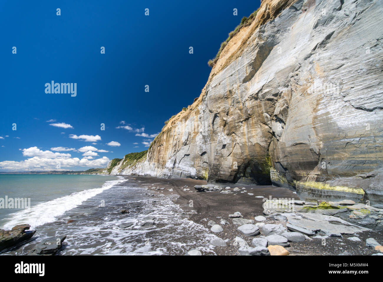 Couvert de mousse falaises blanches de calcaire en Nouvelle-Zélande, New Plymouth Banque D'Images