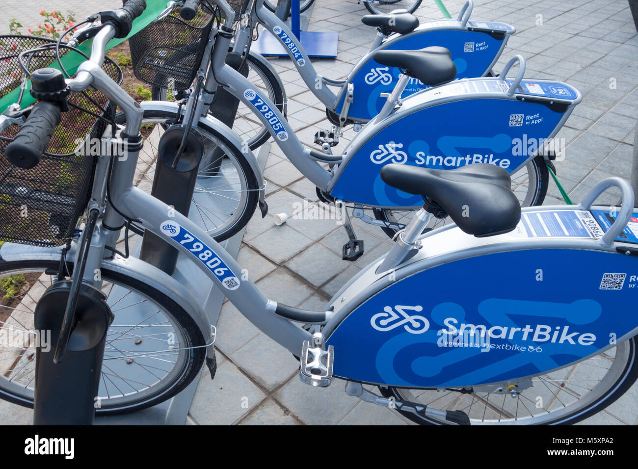 HYDERABAD, INDE-04 DÉCEMBRE 2017 cycles Smartbike,location de la queue à la station de métro Miyapur pour les navetteurs comme la connectivité du dernier kilomètre à Hyderabad, Inde Banque D'Images