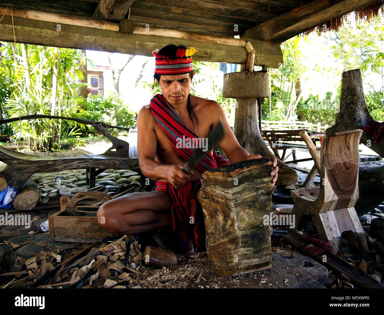 MABALACAT, Pampanga, PHILIPPINES - le 24 février 2018 : spectacle culturel à l'intérieur de l'interprètes Nayong pilipino au Clark Field à Mabalacat, Pampanga. Banque D'Images