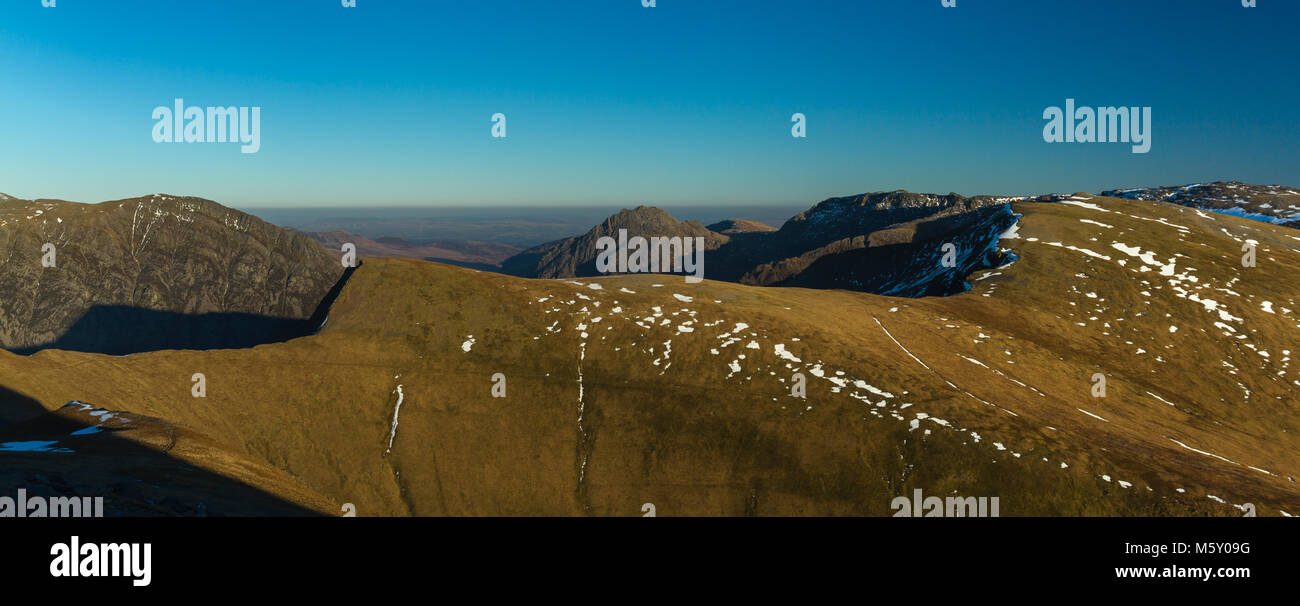Panorama de l'Ogwen Valley de Mynydd Perfedd montrant Pen An Wen, Ole, Tryfan Foel-goch et l'Glyderau Banque D'Images