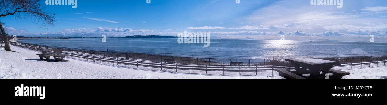 Plage enneigée après big neige Banque D'Images