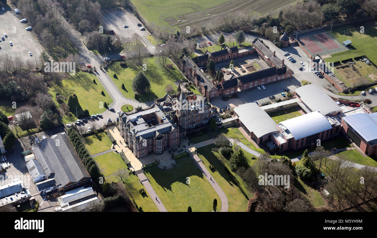 Vue aérienne de Crewe Hall Hotel & Quadrangle attenant la technologie et Business Park, Crewe, Royaume-Uni Banque D'Images