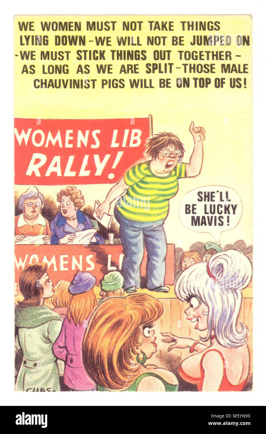 Carte postale de bande dessinée antiféministe de la Saucy - rassemblement de la lib des femmes, vers les années 1970, Royaume-Uni Banque D'Images