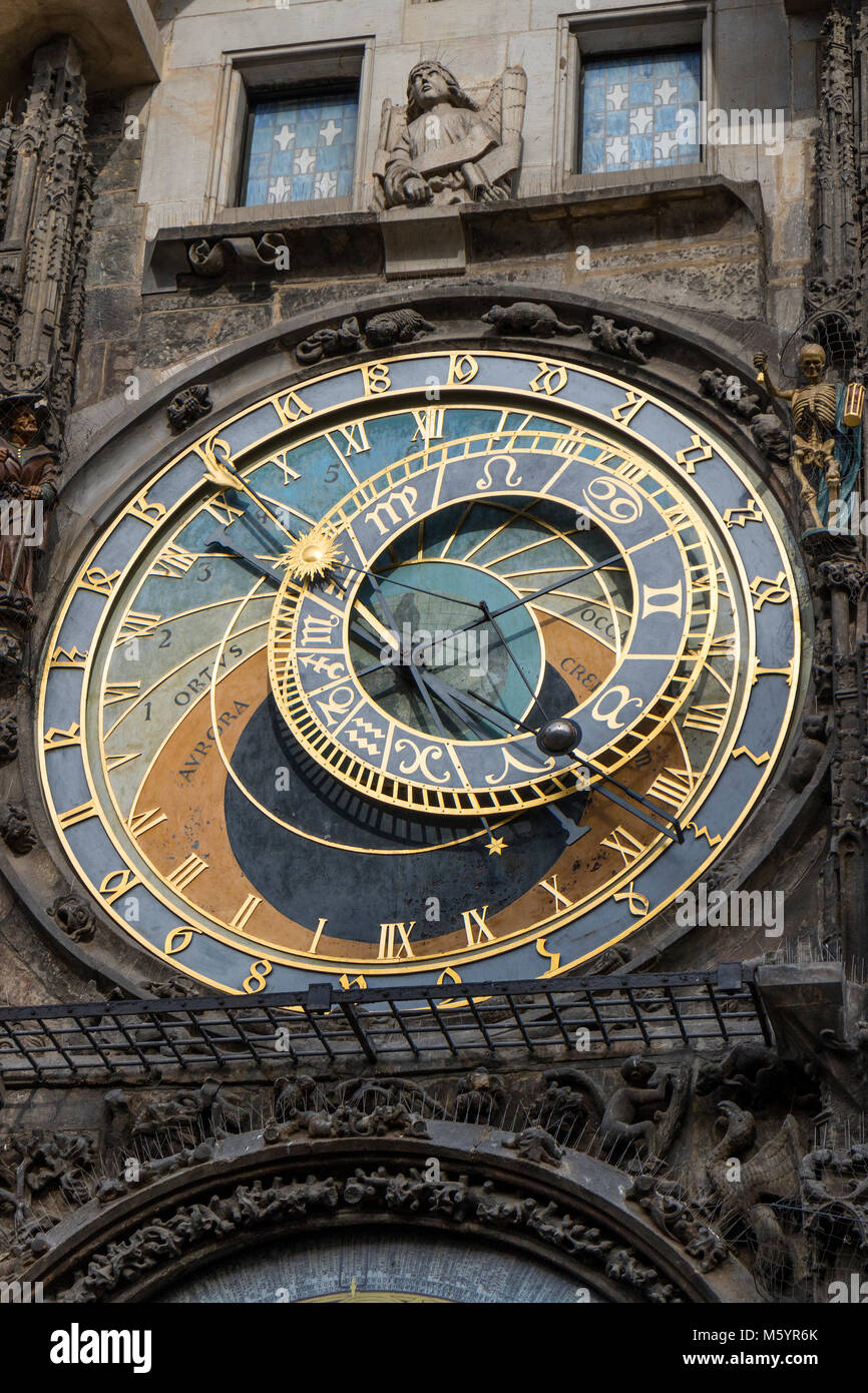 Prague, République tchèque - Le 6 octobre 2017 : cadran astronomique de l'Horloge Astronomique de Prague sur l'hôtel de ville de la place de la Vieille Ville Banque D'Images