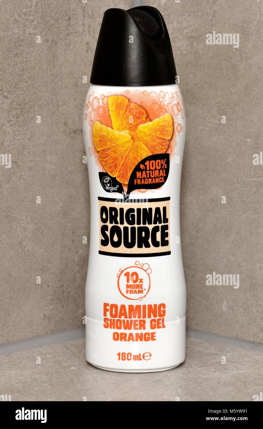 Source originale de mousse orange gel douche 180ml Convient aux végétaliens Banque D'Images