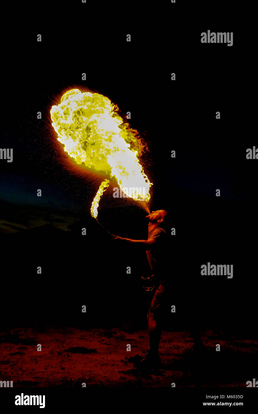 La respiration du feu Banque de photographies et d’images à haute — free download