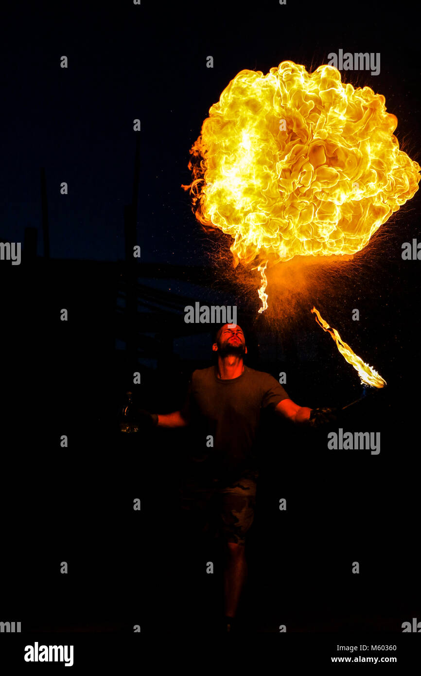 La respiration du feu Banque de photographies et d’images à haute — free download