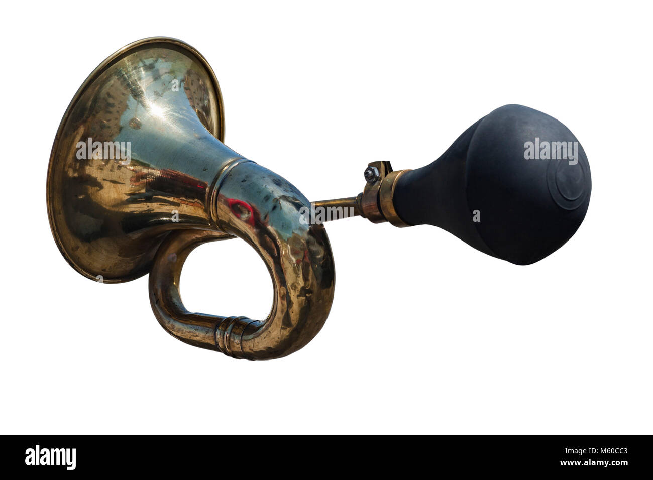 Une corne d'une vieille voiture de trompette d'or isolé sur fond blanc Banque D'Images