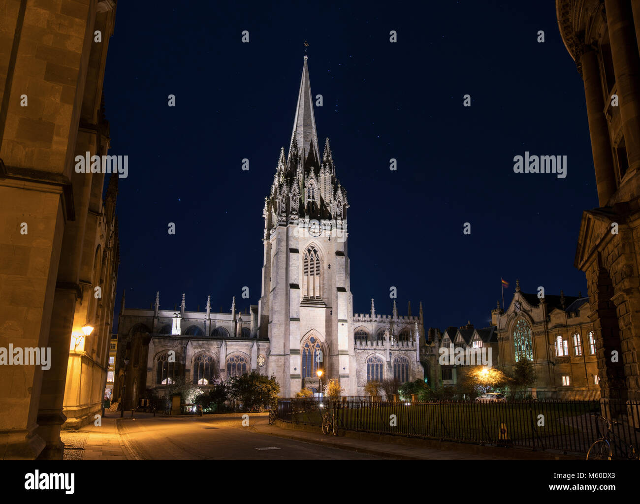 Église universitaire de Sainte Marie la Vierge la nuit. Catte Street, Oxford, Oxfordshire, Angleterre Banque D'Images