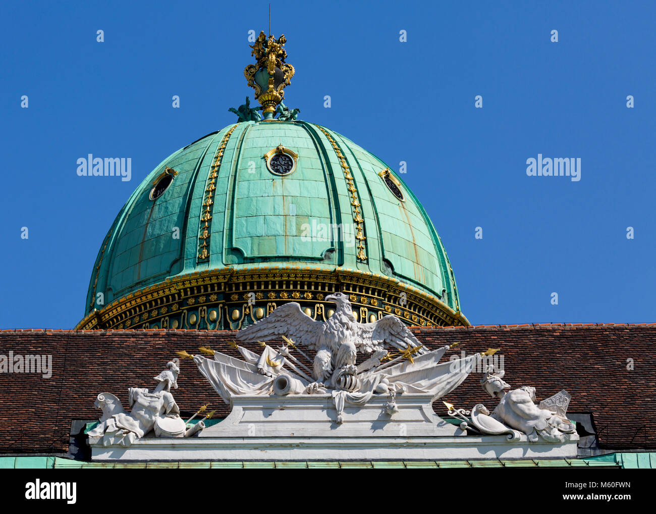 Emblème de l'aigle impérial sur le toit de la Hofburg, dans der Burg, Wien, Vienne, Autriche. Banque D'Images