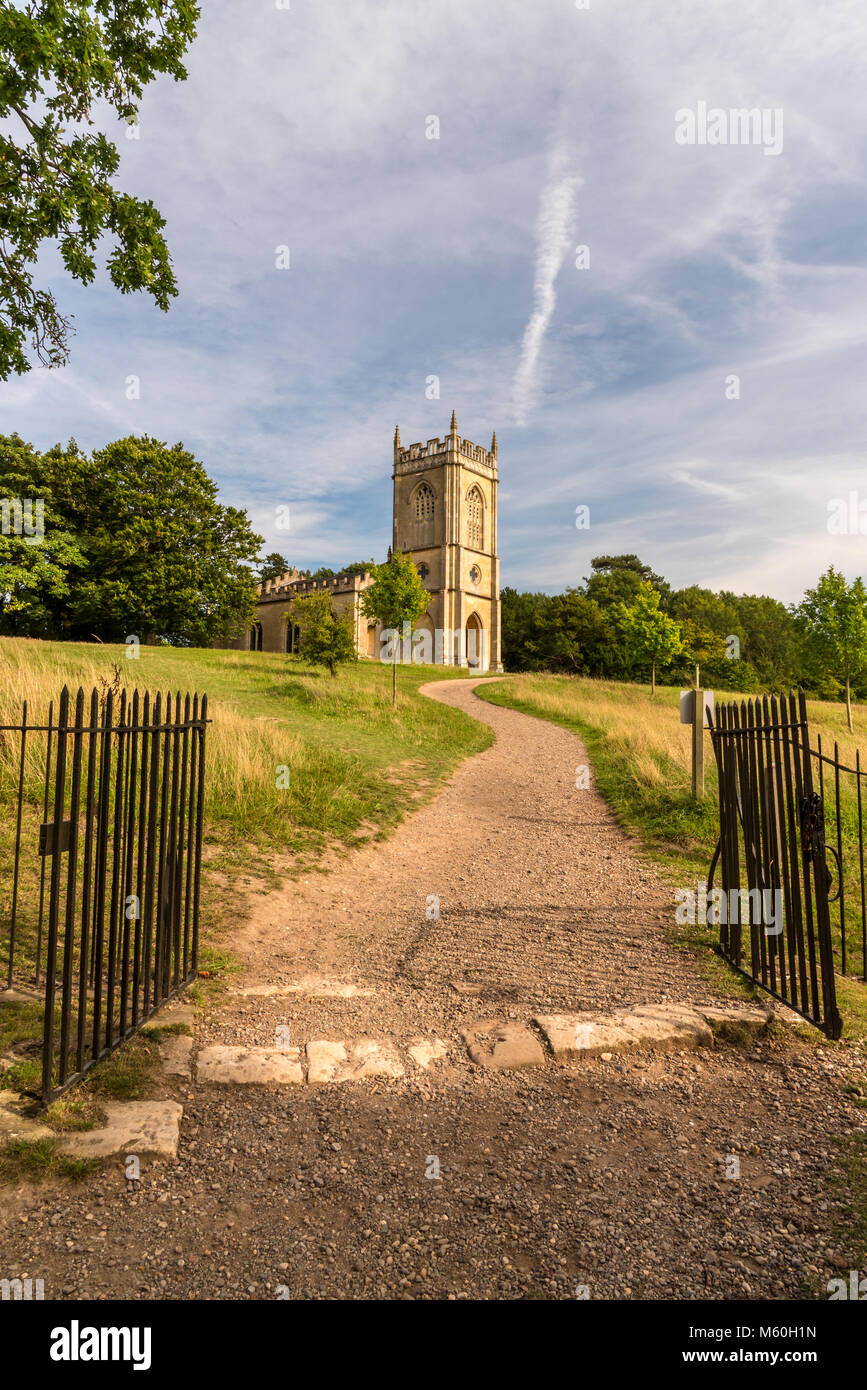 Église de campagne anglaise sur un après-midi de fin d'été Banque D'Images