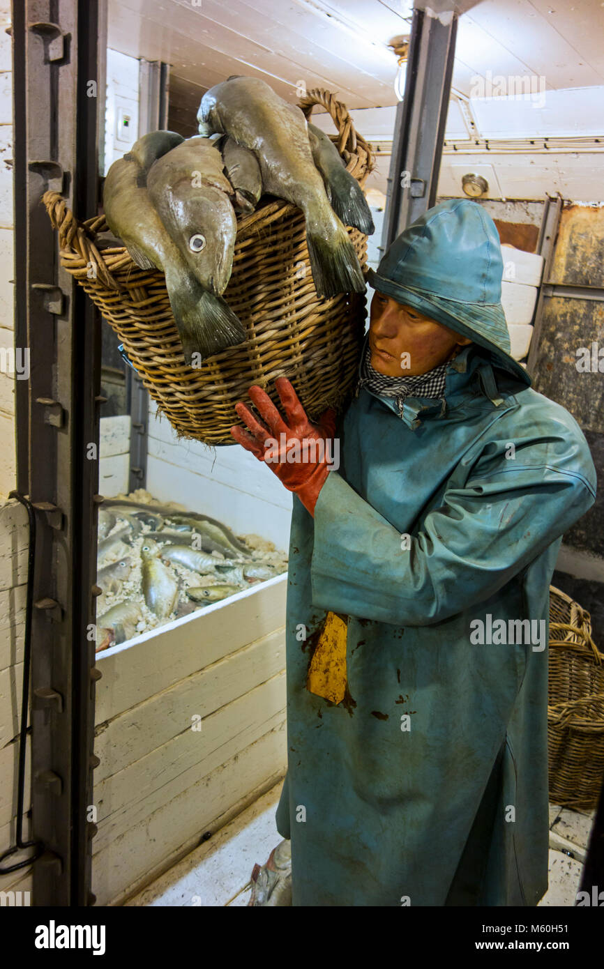 Le port de pêcheur Sou'wester dans la cale à poisson du dernier chalutier Islande Amandine, bateau de pêche rénové sert maintenant de musée à Ostende, Belgique Banque D'Images