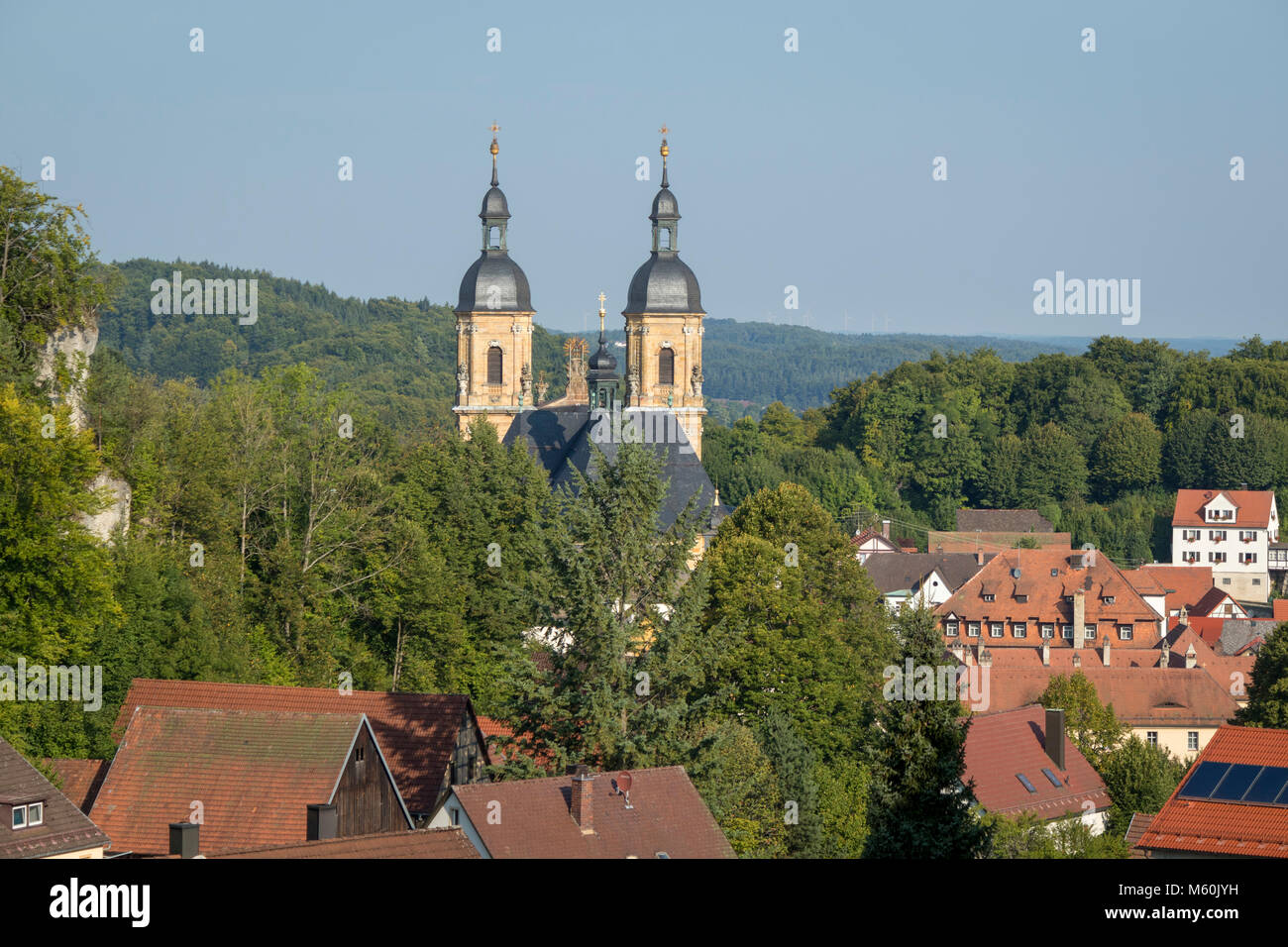 Vue éloignée de l'église de pèlerinage de la Sainte Trinité, 1730-1739, Gößweinstein, Gössweinstein, Gossweinstein, Franconia, Bavaria, Germany Banque D'Images