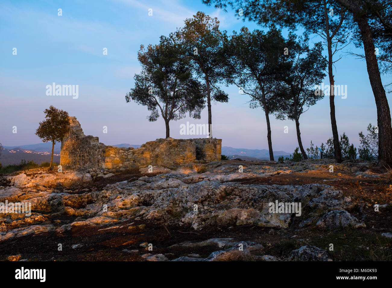 Santa Maria dels Albats - ancienne église qui fait partie de l'Olderola complexe de sites antiques, près de Vilafranca del Penedès, en Catalogne. Cette église da Banque D'Images