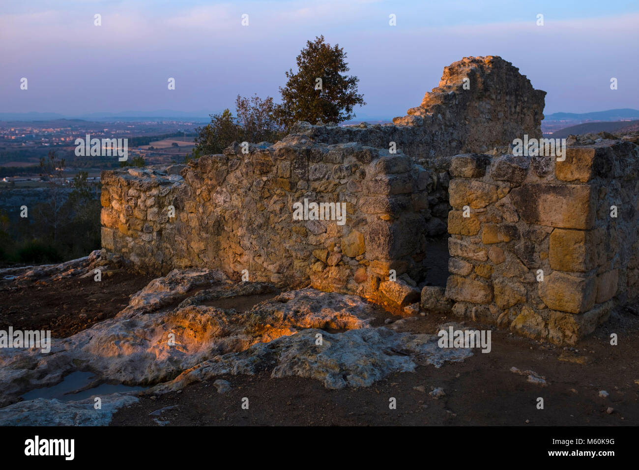 Santa Maria dels Albats - ancienne église qui fait partie de l'Olderola complexe de sites antiques, près de Vilafranca del Penedès, en Catalogne. Cette église da Banque D'Images