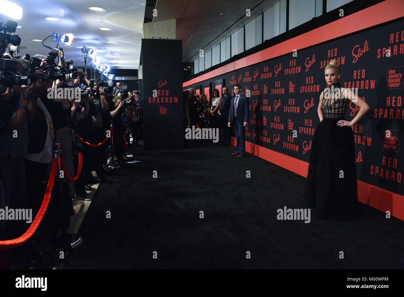 New York, USA. Feb 26, 2018. Jennifer Lawrence assiste à la première de New York 'Red Sparrow' à l'Alice Tully Hall le 26 février 2018 à New York. Crédit : Erik Pendzich/Alamy Live News Banque D'Images