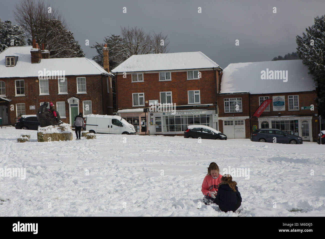 Edenbridge, UK. Feb 27, 2018. De lourdes chutes de neige de Sibérie dans le Kent comme prévu la bête de l'est passe au-dessus de la température la plus froide donnant au Royaume-Uni depuis 1986 Credit : Keith Larby/Alamy Live News Banque D'Images