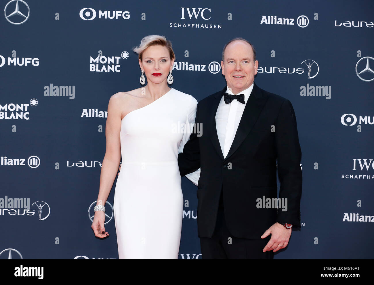 Monaco. Feb 27, 2018. Le Prince Albert II de Monaco (R) et son épouse la princesse Charlene arrivent à la Laureus World Sports Awards 2018 à Monaco, le 27 février 2018. Credit : Ye Pingfan/Xinhua/Alamy Live News Banque D'Images