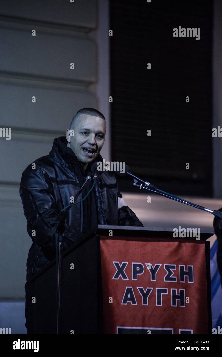 Grèce : Golden Dawn - 02/02/2013 - Grèce / Athènes - Ilias Kasidiaris, 32 ans porte-parole du parti Aube dorée speakes pendant le rallye, l'extrême droite fête organisée pour commémorer la mort de trois soldats grecs au cours de la crise de l'Imia retour en 1996. Athènes, le 2 février 2013 - Stefania Mizara / Le Pictorium Banque D'Images
