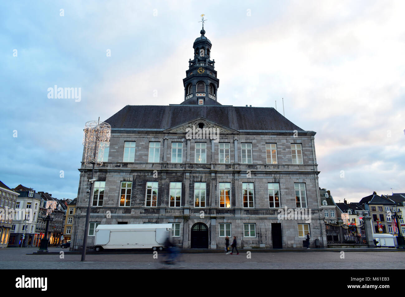 L'hôtel de ville de Maastricht est un style classique situé sur le marché dans le centre de Maastricht, construire en 1659-1664 ou au 17e siècle Banque D'Images