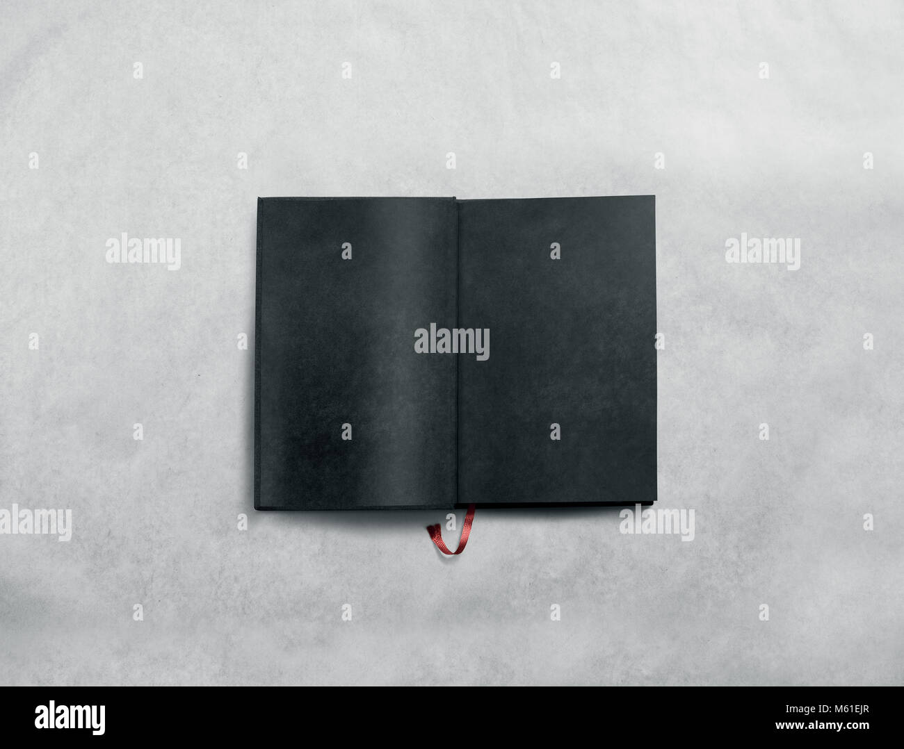 Livre ouvert vide propagation des maquettes avec des pages en noir. Poche vide lecture immersive. Ordinateur portable gris à l'intérieur de modèle. Brochure design texturé sur isolés Banque D'Images