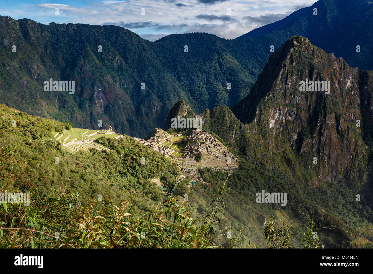 Ruines de Machu Picchu de trail à la Porte du Soleil, Cusco, Pérou Banque D'Images