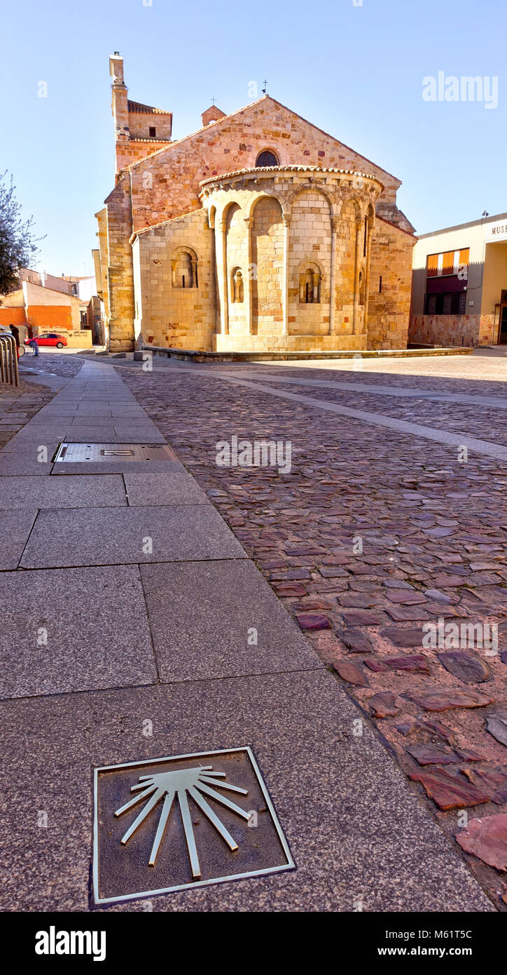 L'église Santa María la Nueva et Chemin de Saint-Jacques signe, Zamora, Espagne Banque D'Images