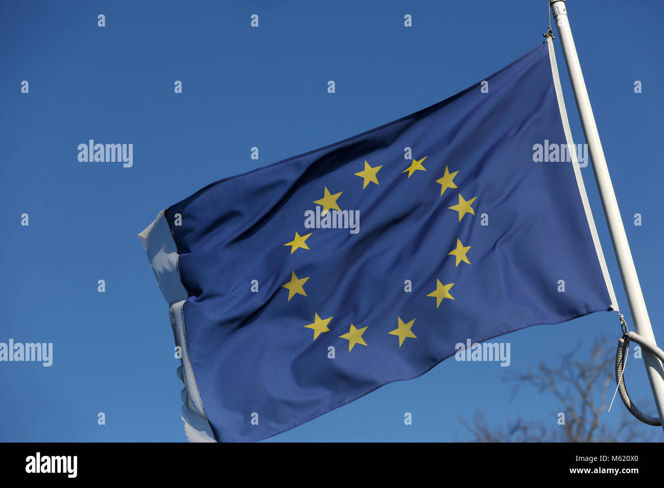 Un drapeau européen illustré battant à Londres, au Royaume-Uni. Banque D'Images