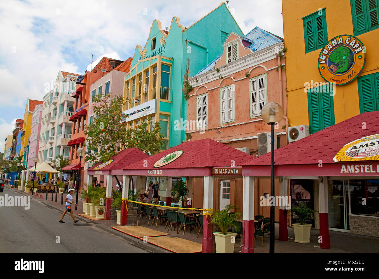 À l'arcade commerciale quartier Punda, bâtiments coloniaux historiques colorés, Willemstad, Curaçao, Antilles, Caraïbes, mer des Caraïbes Banque D'Images
