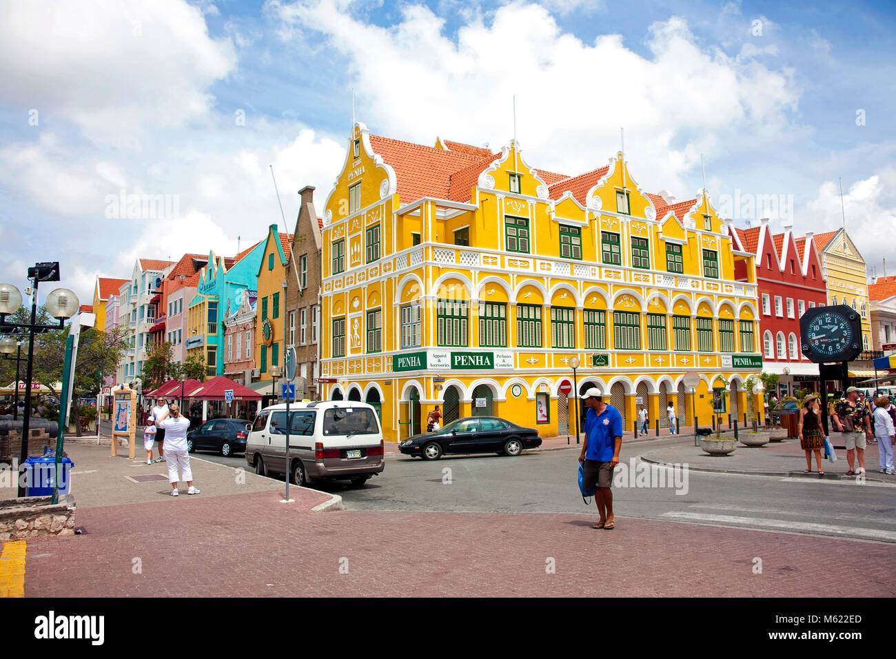 Le Penha building (1708) dans des bâtiments coloniaux historiques arcade quartier Punda, Willemstad, Curaçao, Antilles néerlandaises, Amérique Banque D'Images