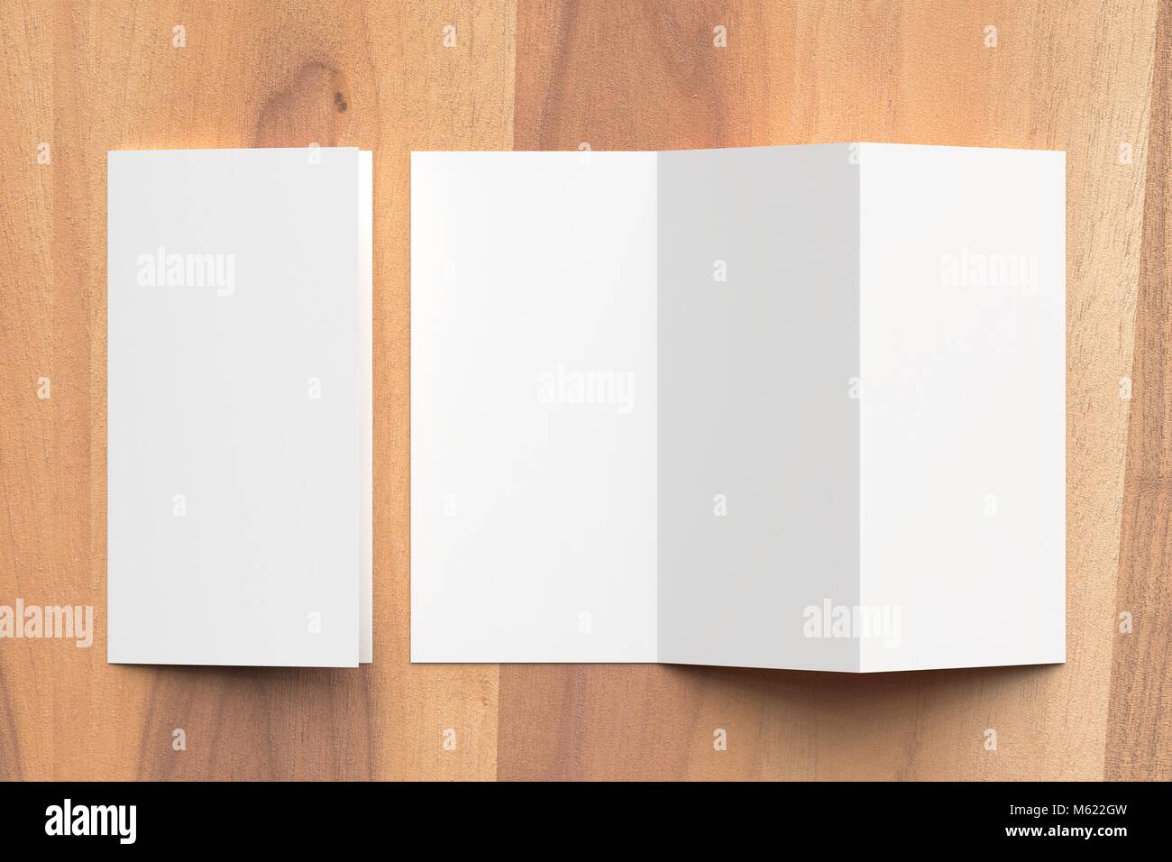 Thrifold - trois fois la maquette brochure sur fond de bois. Illustration 3d Banque D'Images