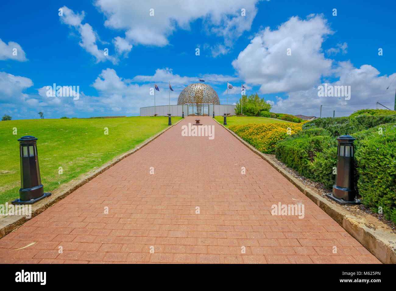 Le dôme de l'âme de l'HMAS Sydney II Memorial à Geraldton, Australie occidentale. Journée ensoleillée avec ciel bleu. Célèbre place à Geraldton. Banque D'Images