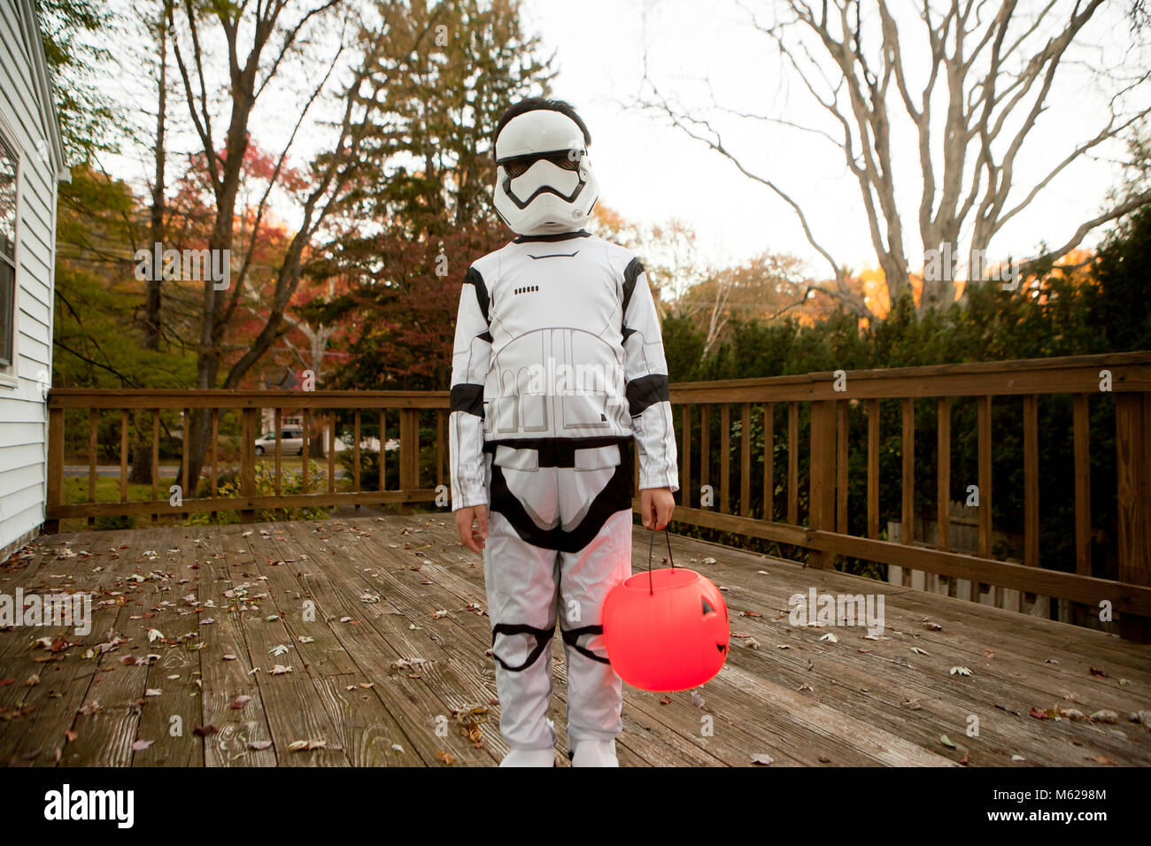 Un enfant habillé en Star Wars Stormtrooper costume pour l'Halloween - USA Banque D'Images