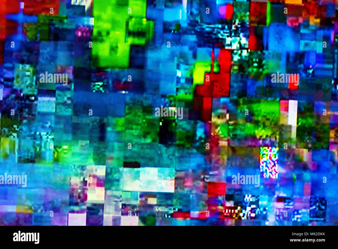 TV numérique avec écran de télévision sur glitch égaré des places, des effets statiques et le gel des problèmes lors de l'échec de diffusion Banque D'Images