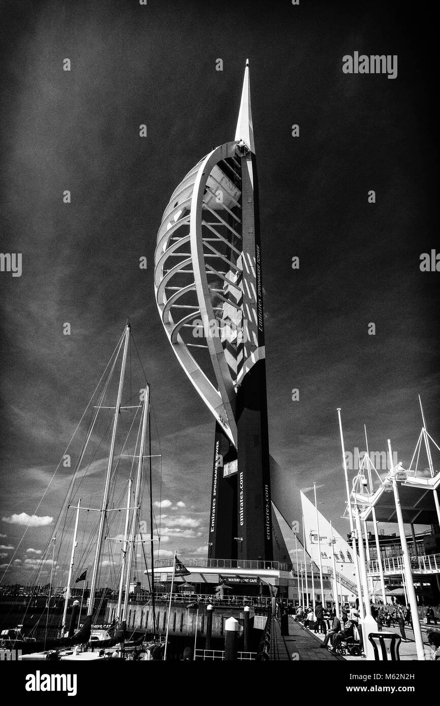 La tour Spinnaker à Portsmouth, tourné en noir et blanc Banque D'Images