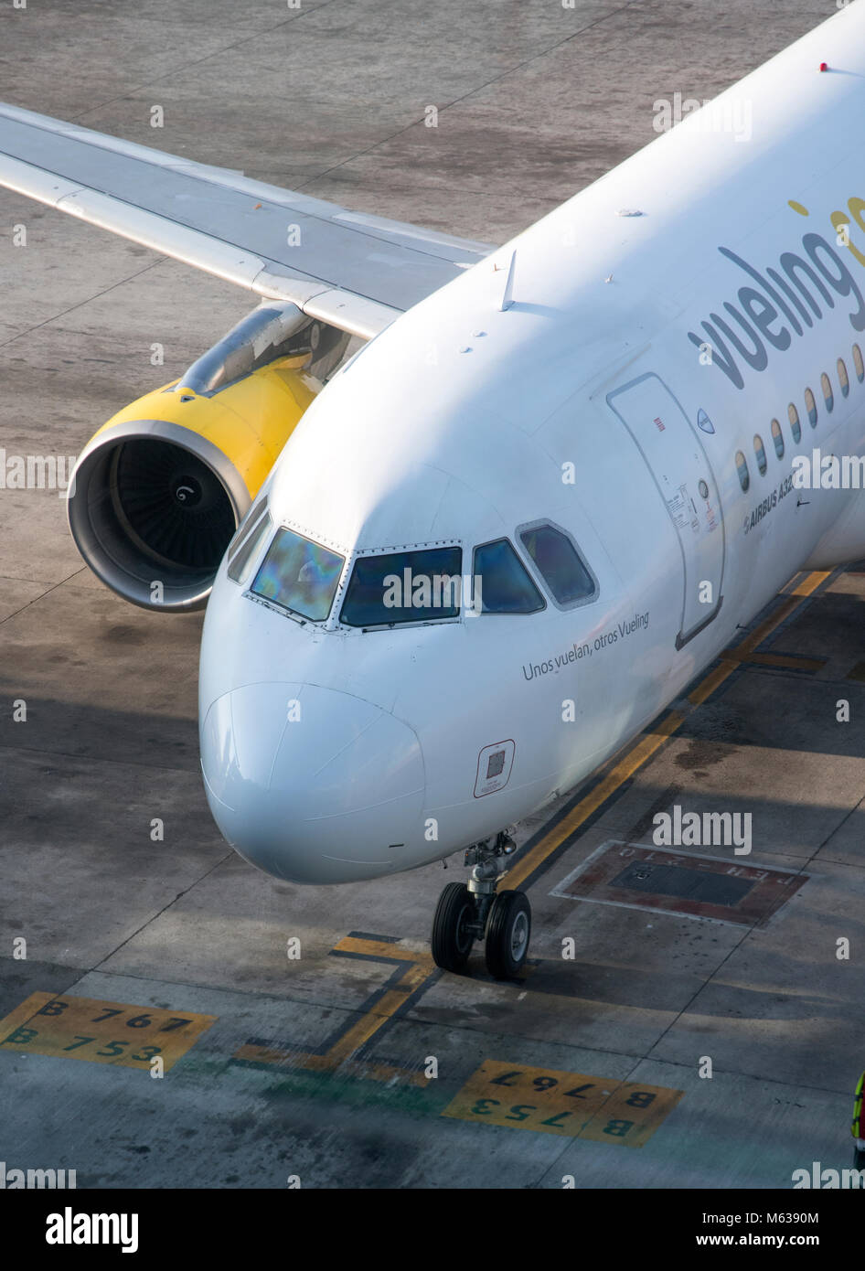 Donnant sur le côté piste à l'aéroport de Barcelone Banque D'Images