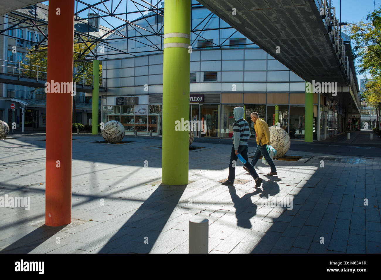 Saint Nazaire, centre commercial. La France. Banque D'Images