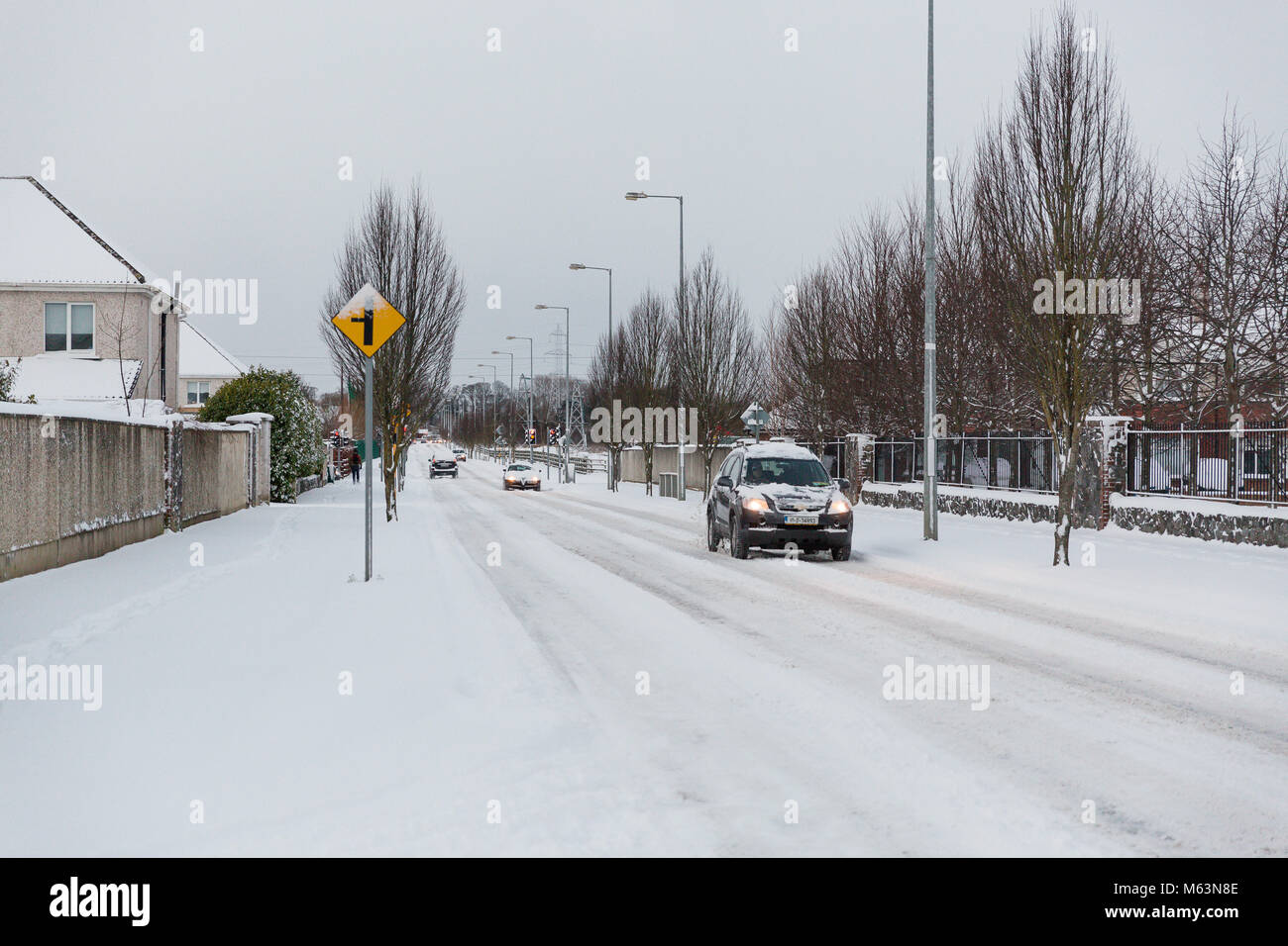 Celbridge, Kildare, Irlande. 28 févr. 2018 Irlande : la météo. Bête de l'est hits villages irlandais. La neige lourde chute de Meknès. La neige et la glace font des conditions de conduite difficiles. Alerte météo rouge. Banque D'Images