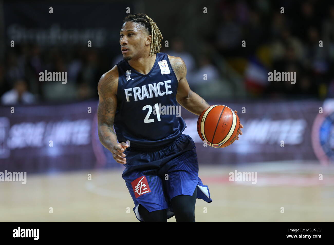 Strasbourg, France. Feb 23, 2018. Andrew Albicy de France vu pendant la  coupe du monde de basket-ball FIBA 2019 match de qualification européen  entre la France et la Russie. Credit : BT7I3481.jpg