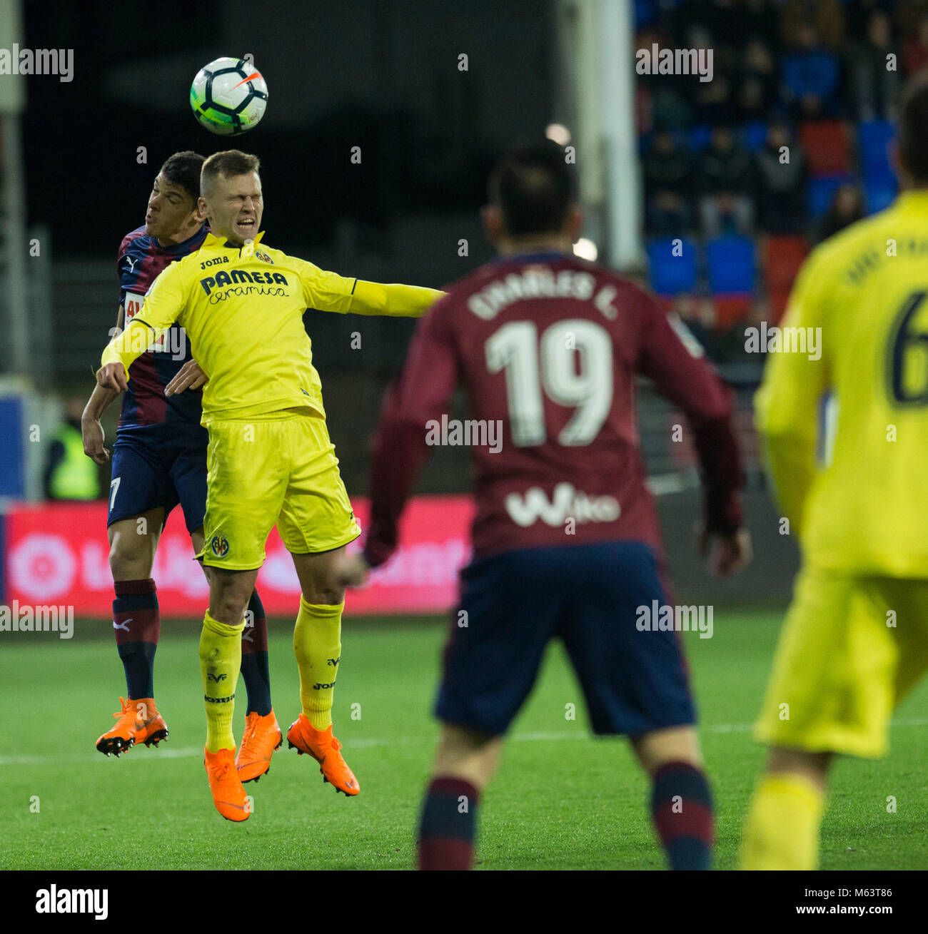 (7) Denis Cheryshev, (7) Ander Capa durant le match de football de la Liga espagnole entre S.D'Eibar et Villareal C.F, à Ipurua stadium, à Eibar, au nord de l'Espagne, le Mercredi, Février, 28, 2018. Banque D'Images