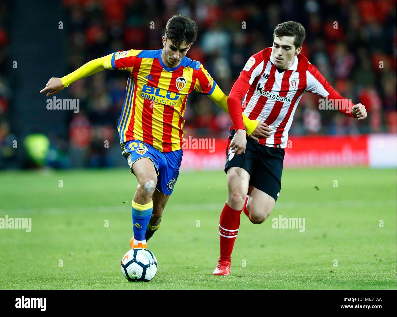 Ferran Torres de Valencia CF et Unai Nunez Gestoso Athletic Club de Bilbao au cours de l'Athletic Club de Bilbao vs Valencia CF, La Liga à San Mames Stadium à Bilbao le 28 février 2018. (© DAVID CANTIBRERA/ Cordon Cordon) APPUYEZ SUR Appuyez sur Banque D'Images