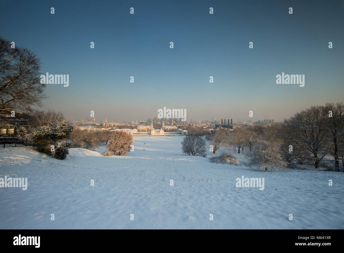 Le Parc de Greenwich, Londres. 28 Février, 2018. Météo France : le poids de la neige arrive dans le parc de Greenwich. Crédit : Sébastien Remme/Alamy Live News Banque D'Images