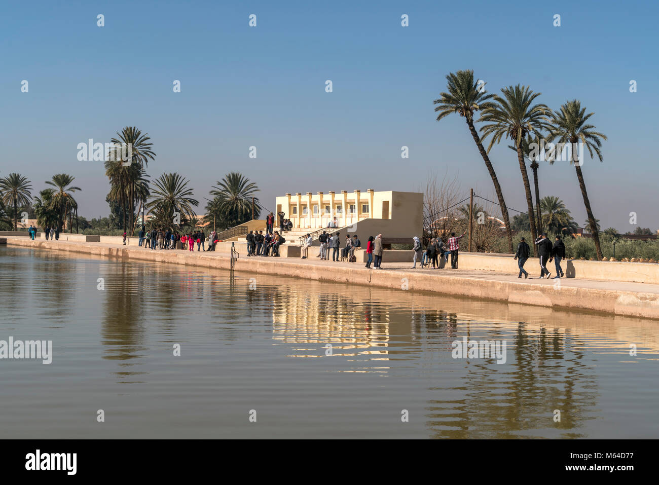 Menara-Garten Wasserbecken im Königreich Marokko, Marrakech, bassin d'eau, Afrika | des jardins de la Menara, Marrakech, Royaume du Maroc, l'Afrique Banque D'Images