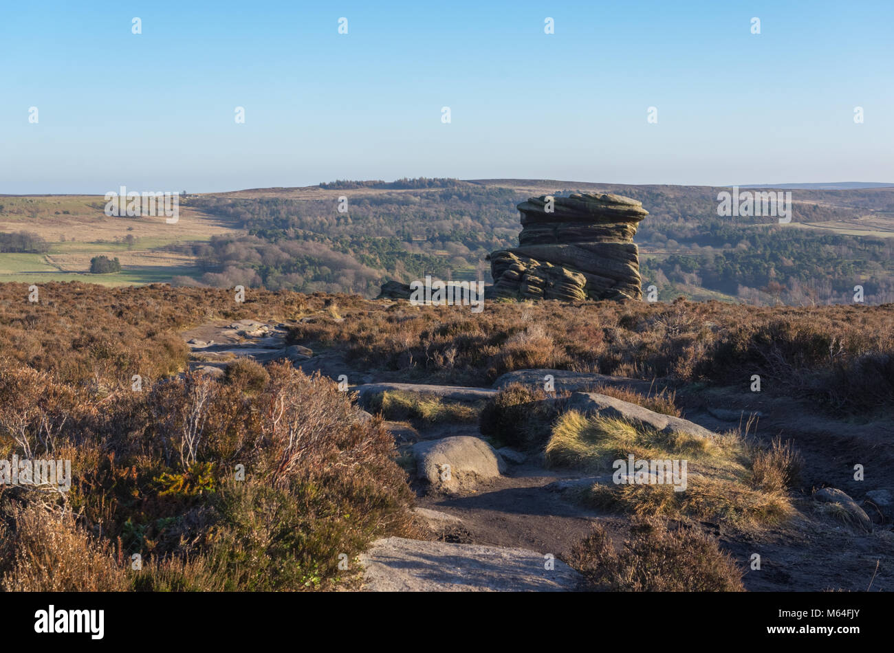 La mère et les formations rocheuses dans le Peak District, Derbyshire, Angleterre Banque D'Images