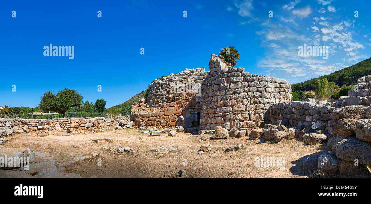 Photos et images de l'extérieur des ruines préhistoriques de Palmavera Nuraghe central tower, site archéologique, l'âge du Bronze (1500 avant J.-C.), Alghero, Sa Banque D'Images